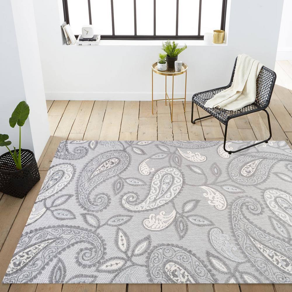 4'x6' Julien Paisley High-Low Indoor/Outdoor Area Rug, Light Gray - JONATHAN Y