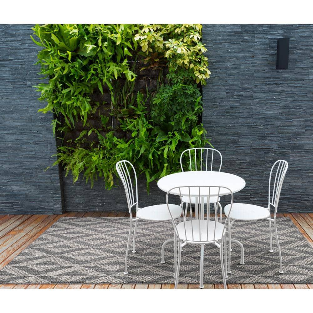 Modern Terrace 94"x121" Gray Synthetic Easy-Care Area Rug