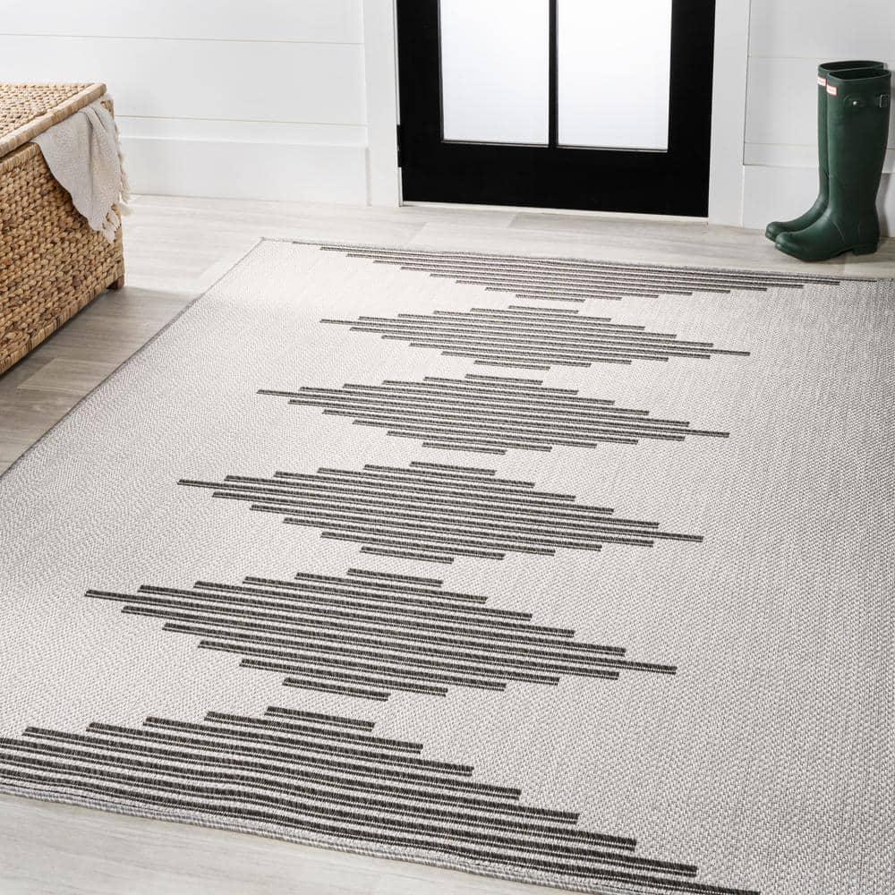 4' x 6' Vinales Diamond Stripe Indoor/Outdoor Area Rug, Light Gray/Black - JONATHAN Y