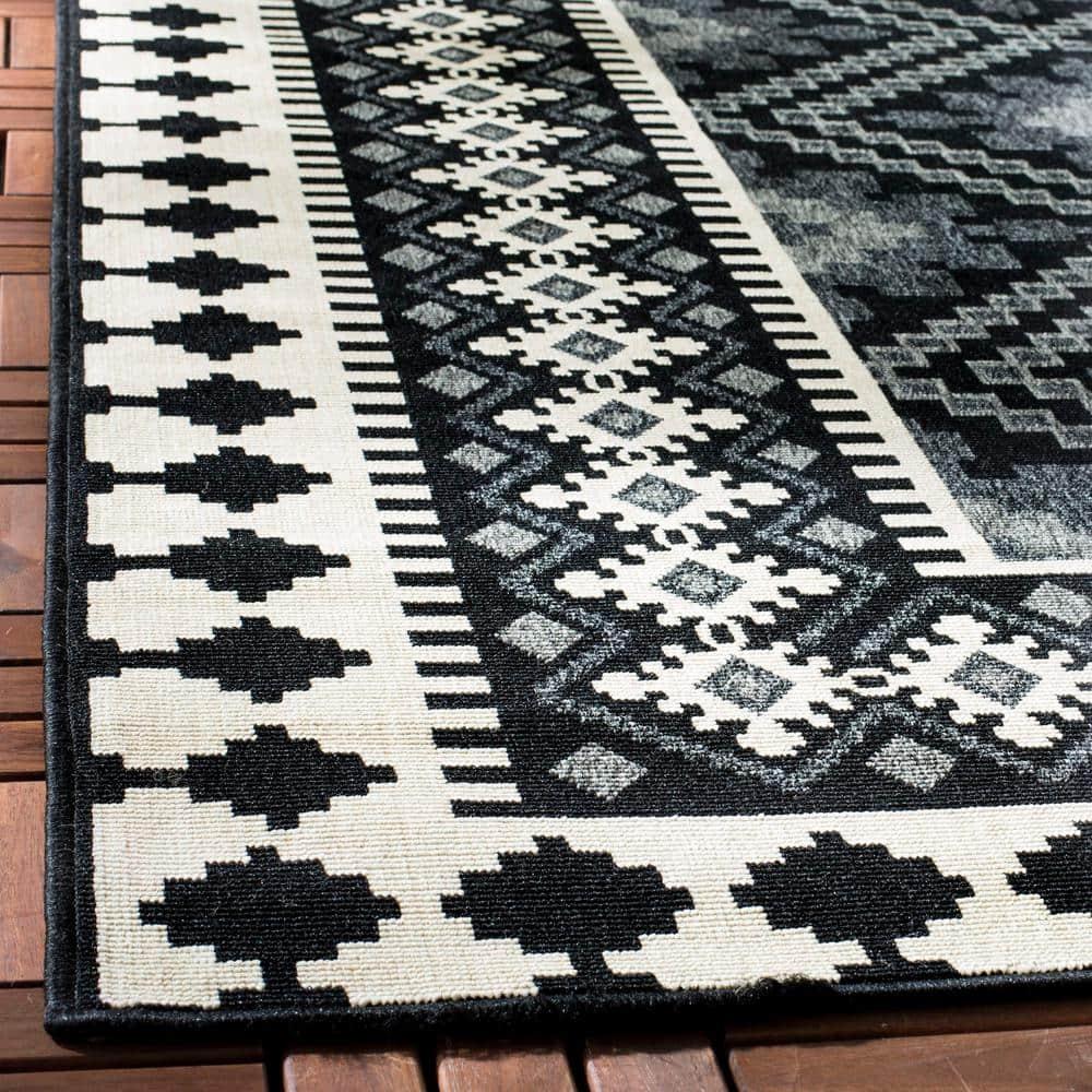 Veranda VER099 Power Loomed Indoor/Outdoor Accent Rug - Black/Creme - 2'x3'7" - Safavieh.