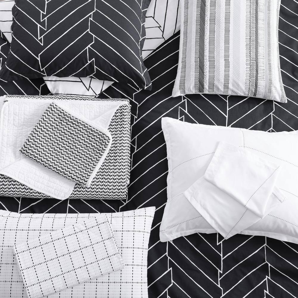 City Scene Ceres Black Standard Cotton 150 TC Reversible Duvet Cover Set