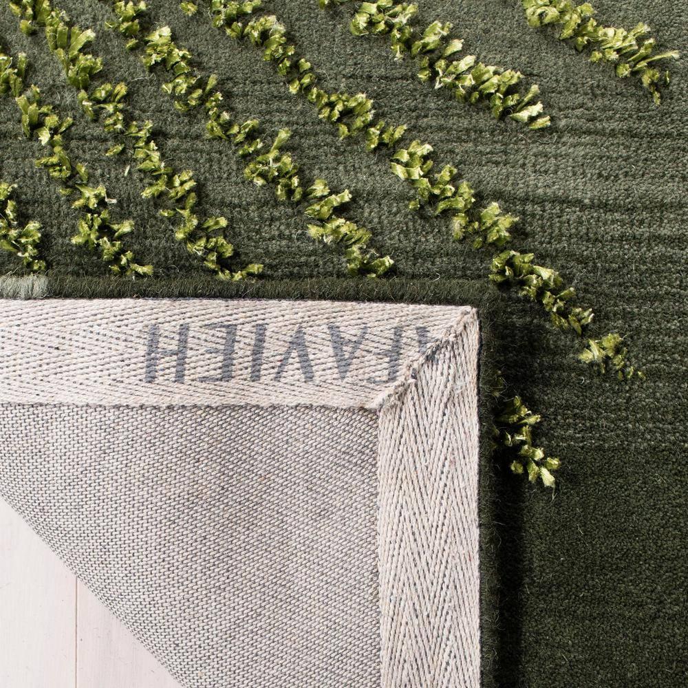 SAFAVIEH Soho Fiesta Celebration Wool Area Rug, Green/Multi, 6' x 6' Square