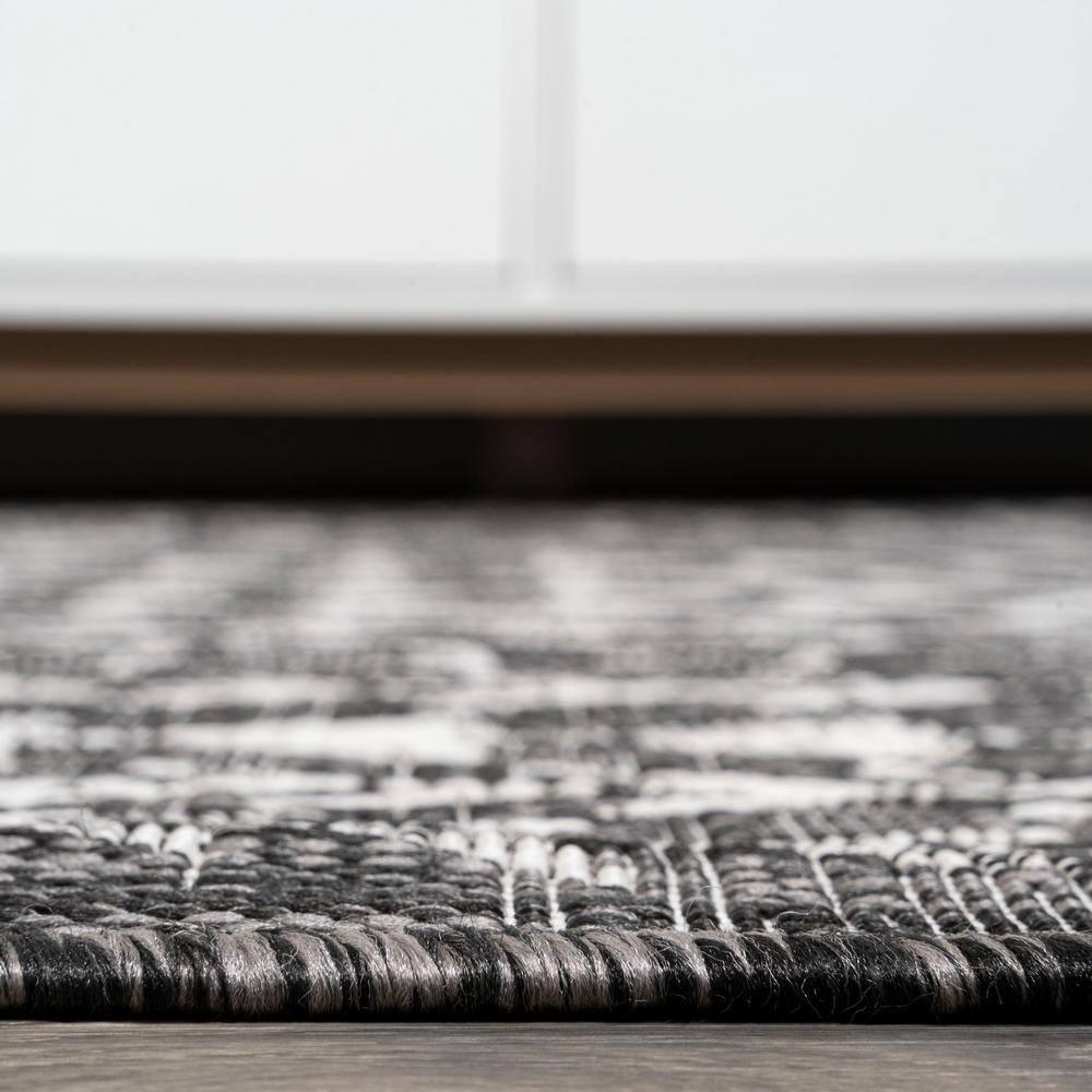 5'x8' Tokay Bohemian Geometric Indoor/Outdoor Area Rug, Black/Ivory - JONATHAN Y
