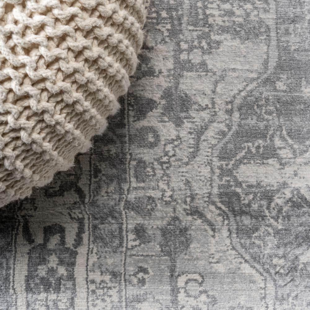 4' X 6' Modern Persian Vintage Medallion Area Rug, Light Gray/Ivory - JONATHAN Y