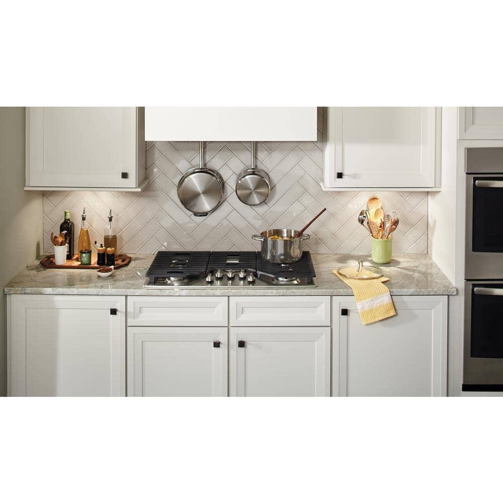 GE Appliances GE Appliances 36" Gas 5 Burner Cooktop with Dual Size Power Burner JGP5036SLSS