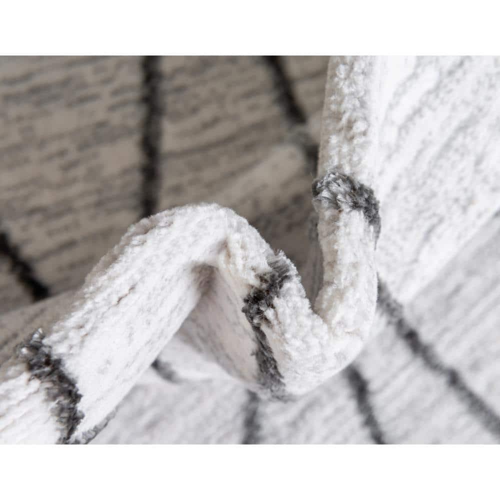 Matrix Trellis Geometric White 7 ft. x 10 ft. Area Rug