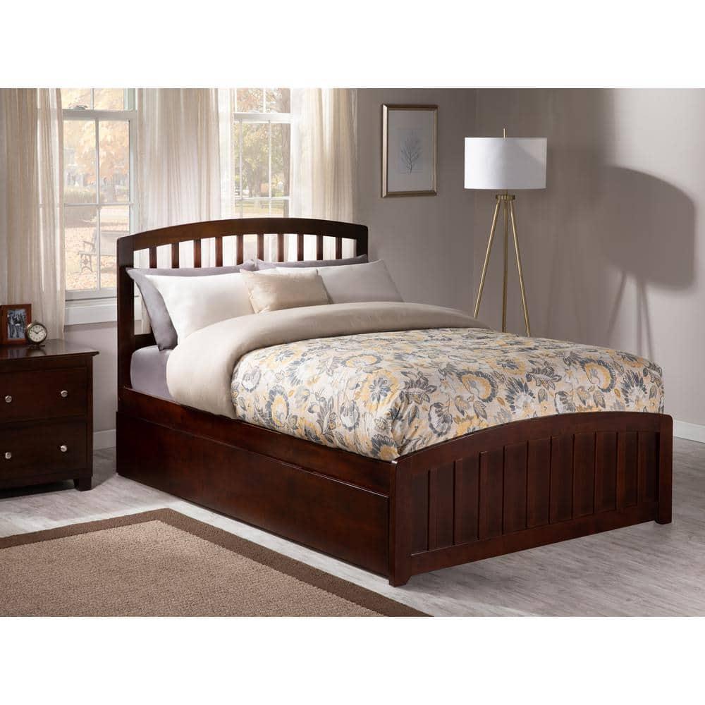 Richmond Full Platform Bed with Matching Foot Board with Twin Size Urban Trundle Bed in Walnut