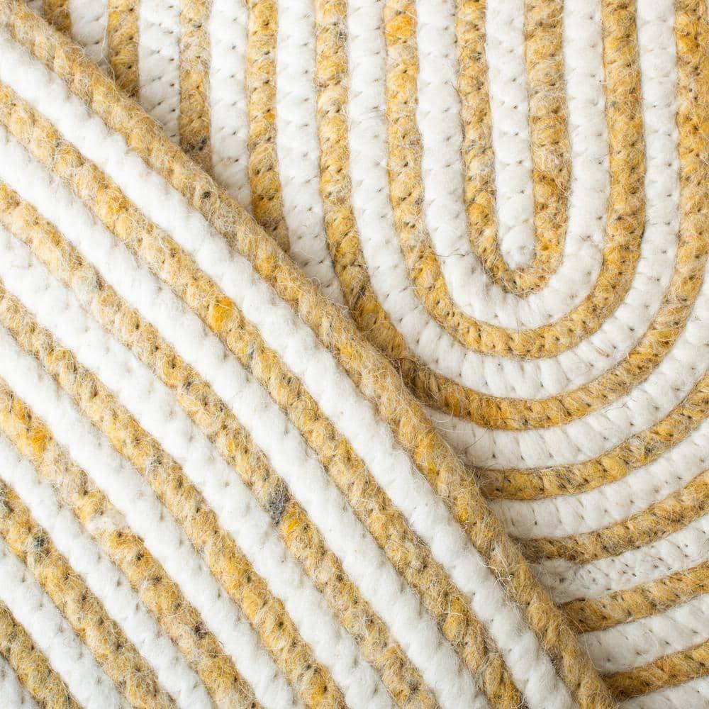 Gracie Oaks Kourtlynn Hand Woven Performance Rug