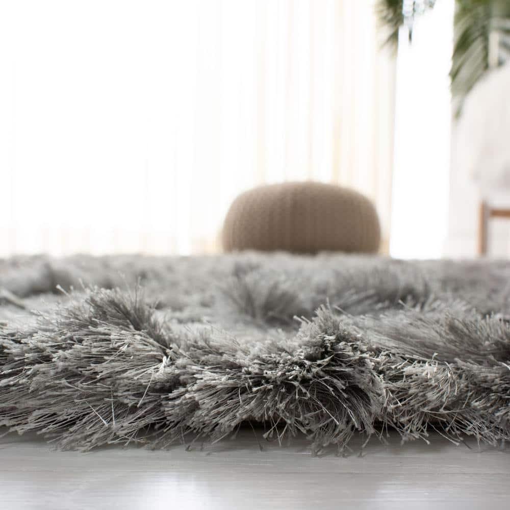 Ocean Shag OCG101 Hand Tufted Indoor Accent Rug - 4'x4' - Silver - Safavieh