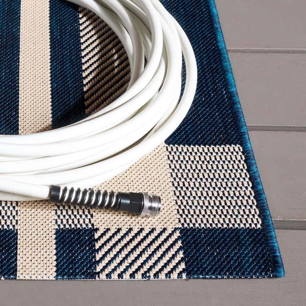 SAFAVIEH Courtyard Benjamin Plaid Indoor/Outdoor Area Rug, Navy/Beige, 4' x 5'7"
