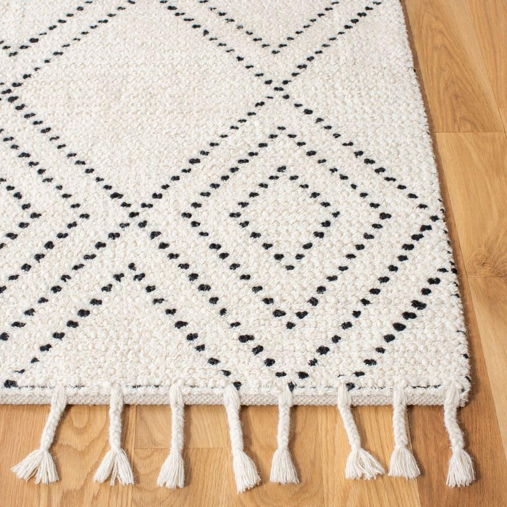 Casablanca CSB676 Hand Loomed Area Rug - Ivory/Black - 4'x6' - Safavieh.