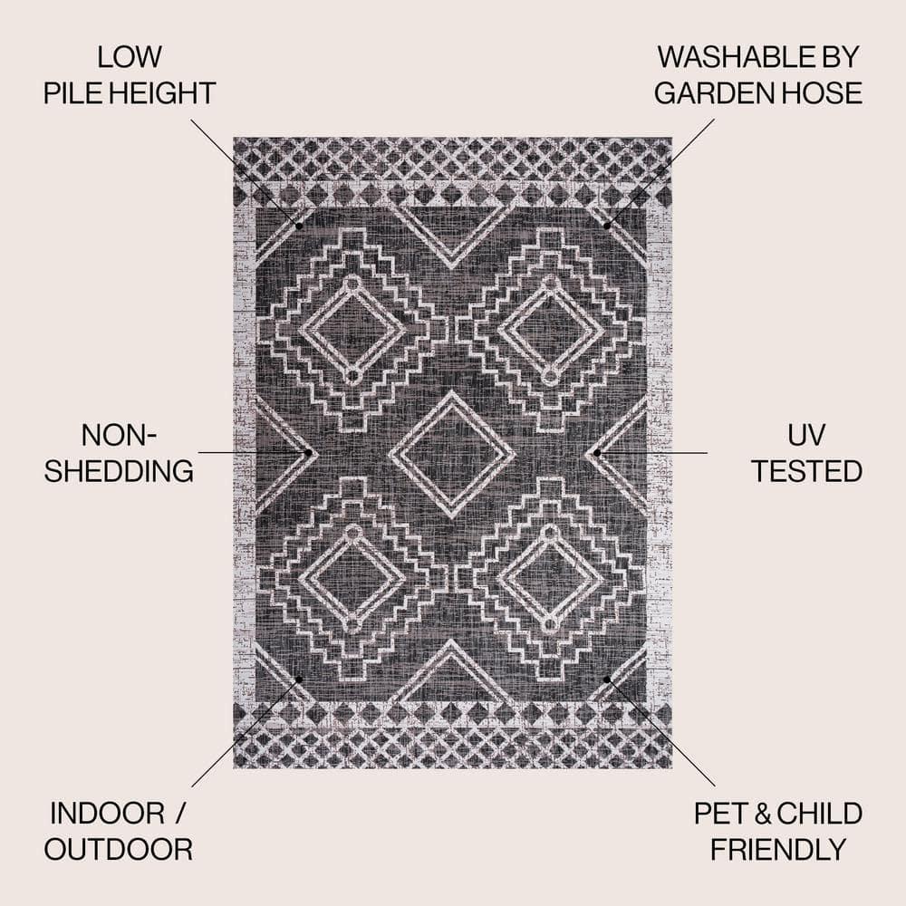 5'x8' Marokko Diamond  Medallion Indoor/Outdoor Area Rug, Black/Ivory - JONATHAN Y