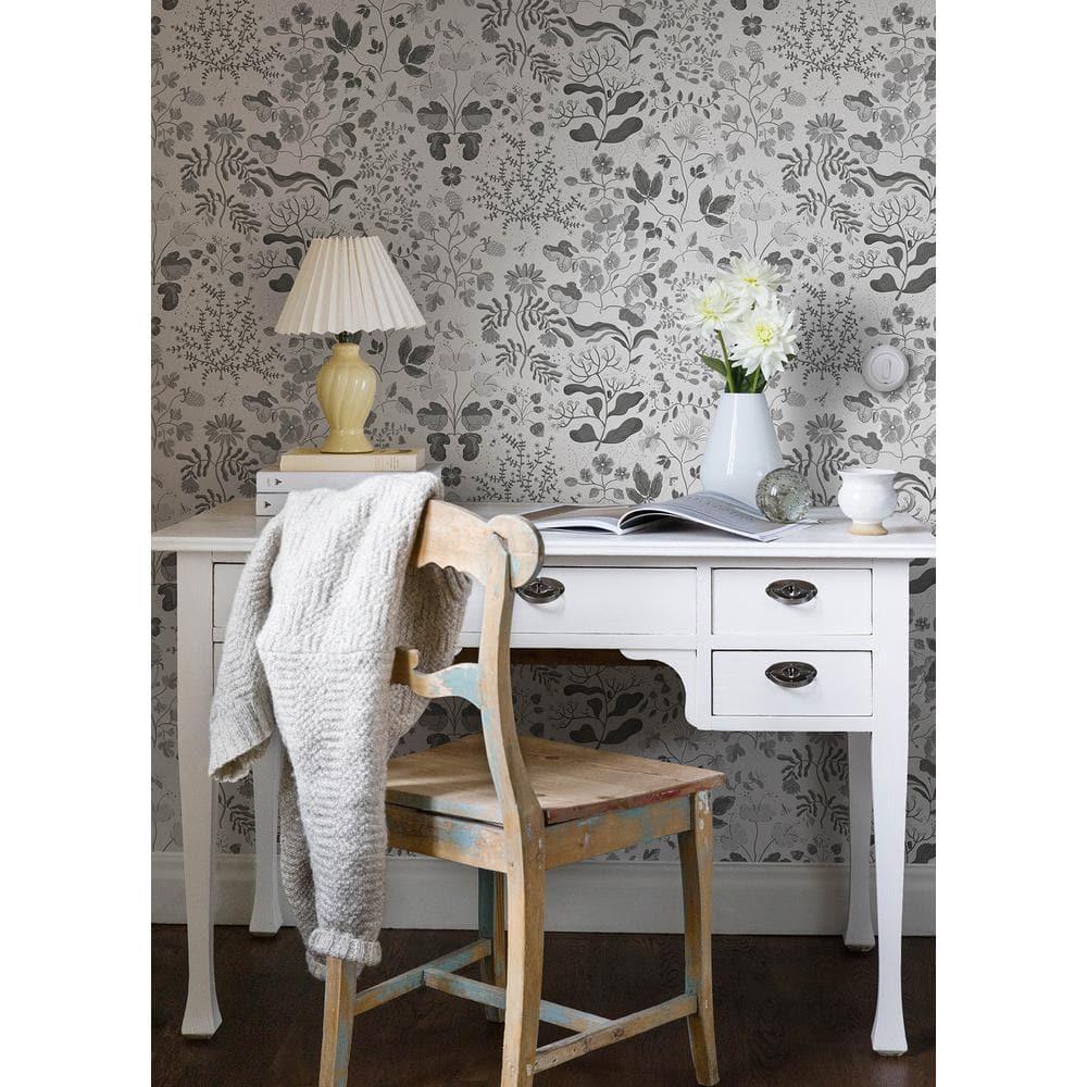 Groh Grey Floral Non-Pasted Washable Wallpaper Roll