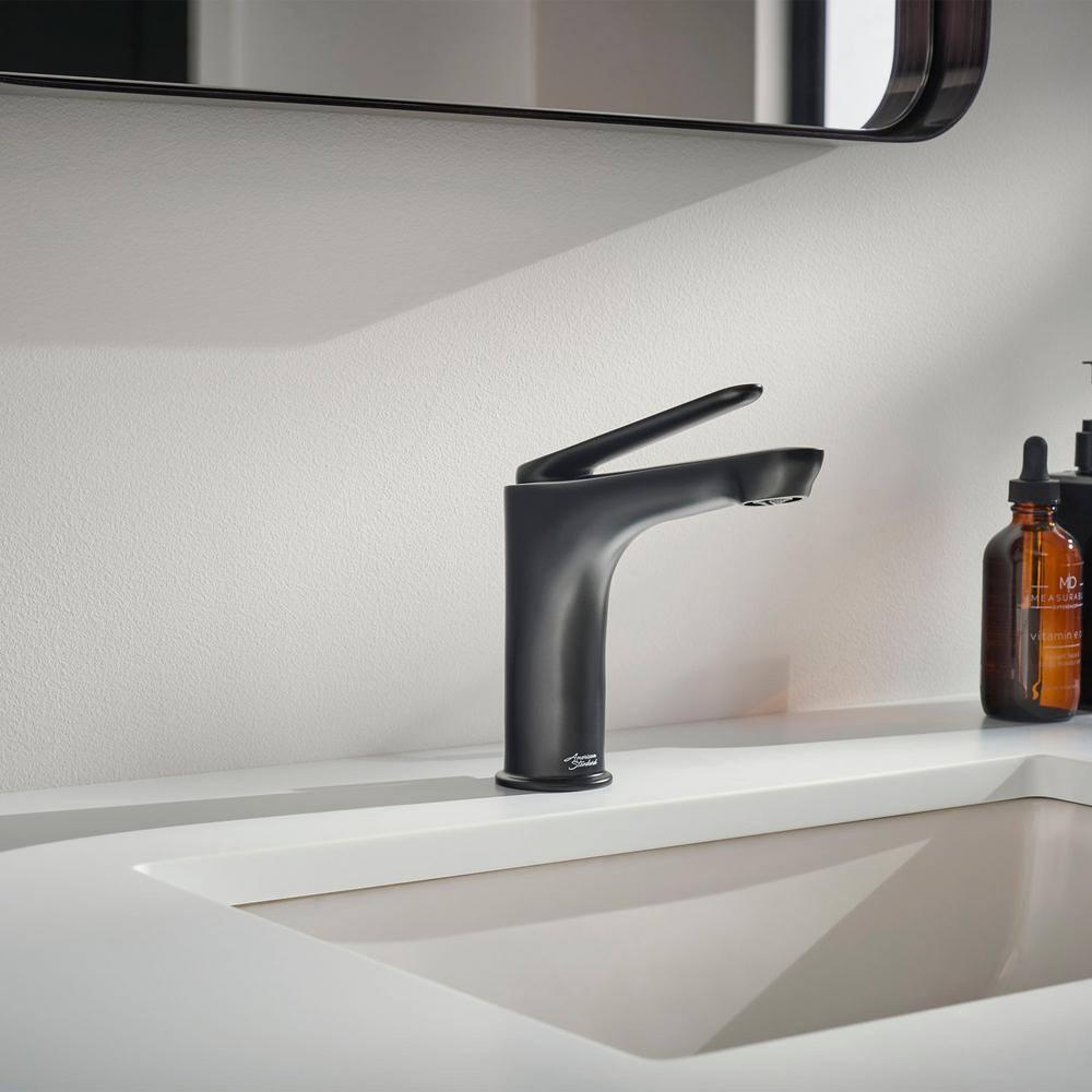 Single-Hole Single-handle Bathroom Faucet with Drain Assembly