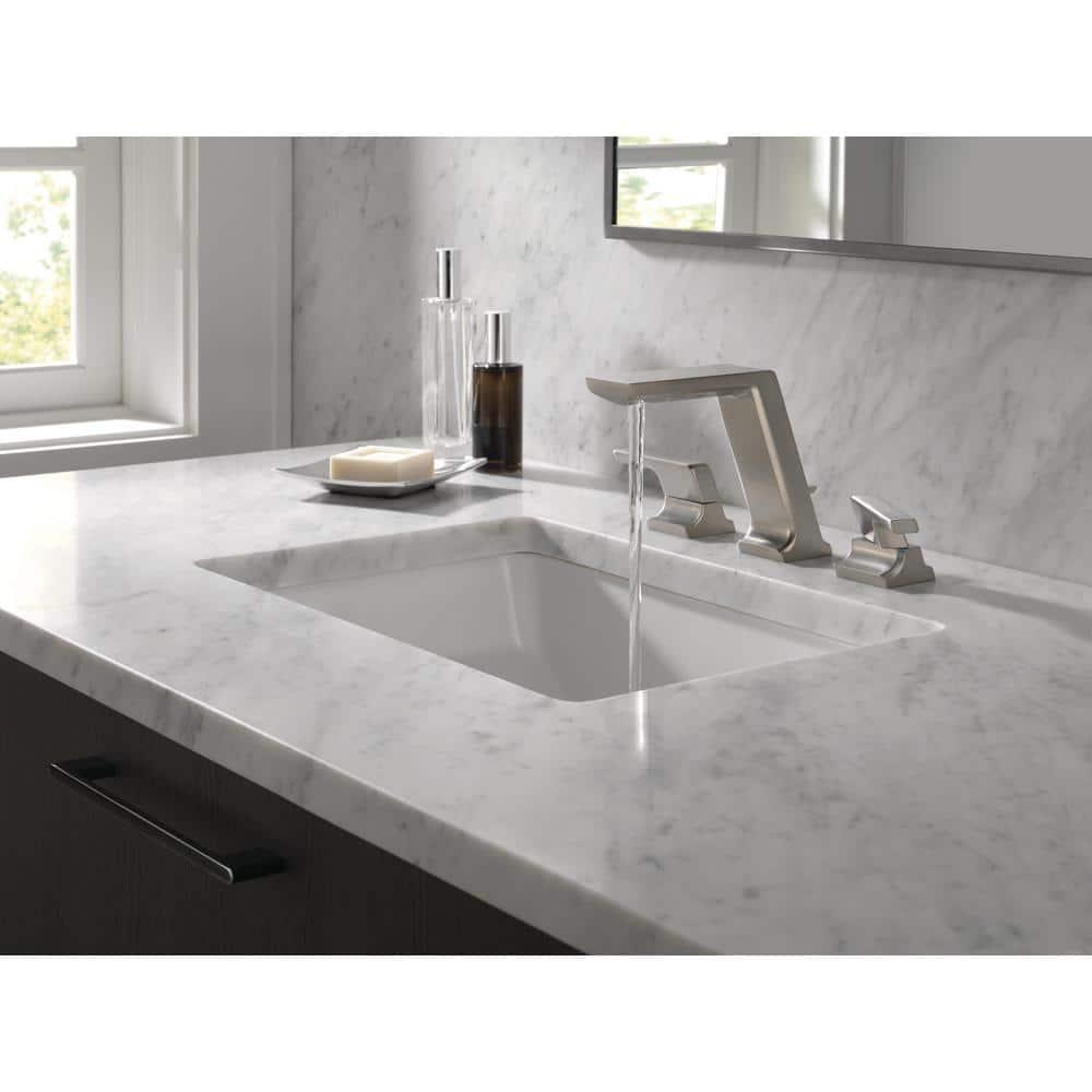 Pivotal Widespread Bathroom Faucet with Drain Assembly