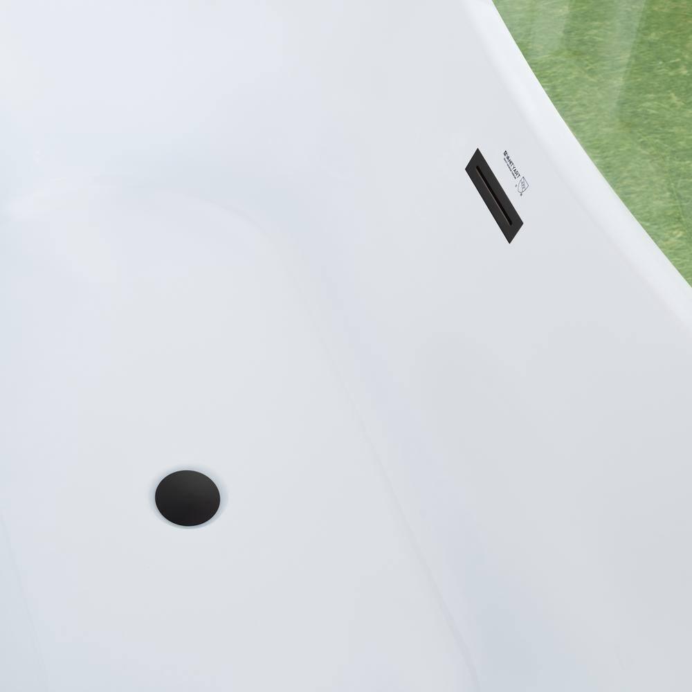 67" x 31" Freestanding Soaking Bathtub