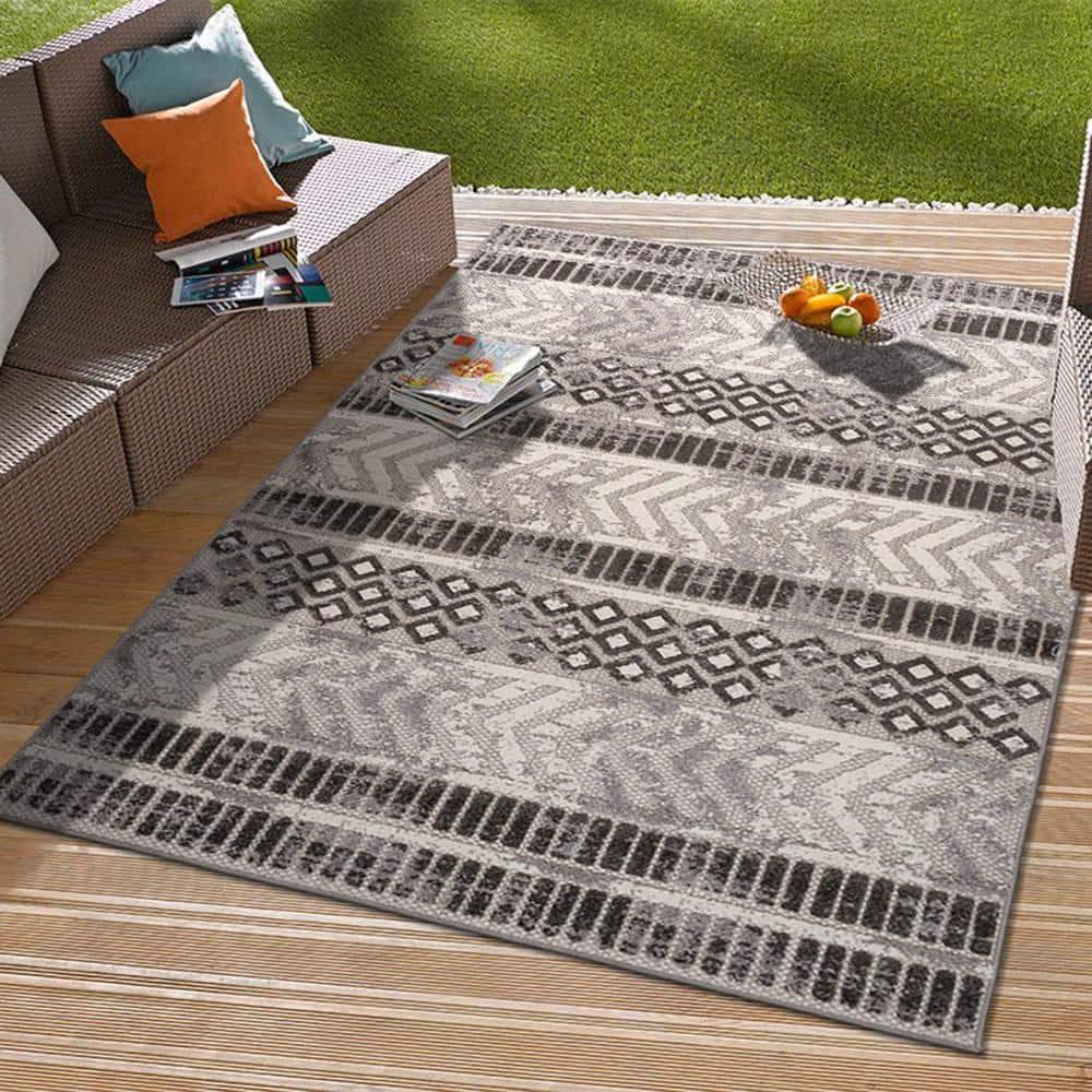 Gray 7 ft. 10 in. x 10 ft. Distressed Geometric Indoor/Outdoor Area Rug