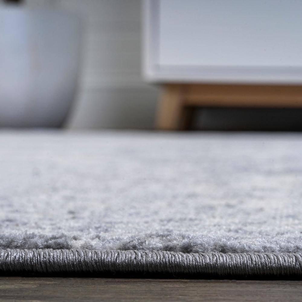 5' Round Modern Persian Vintage Medallion Area Rug, Gray/Ivory - JONATHAN Y