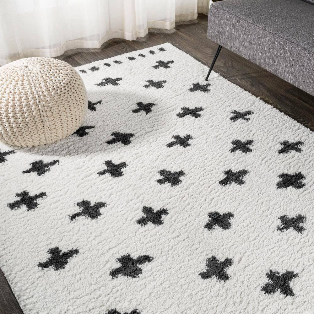 3'x5' Cristo Berber Geometric Shag Area Rug, White/Black - JONATHAN Y