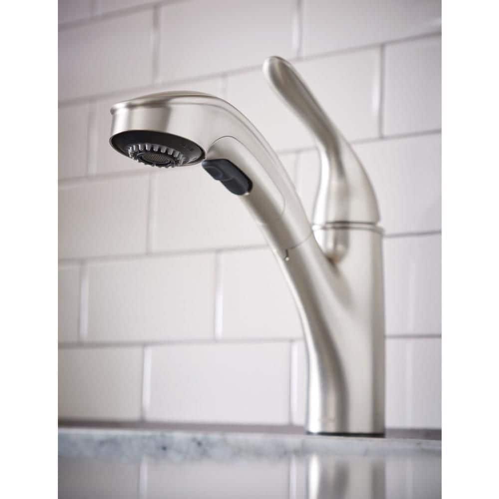 MOEN Brecklyn Single-Handle Pull-Out Sprayer Kitchen Faucet with Power Clean in Spot Resist Stainless