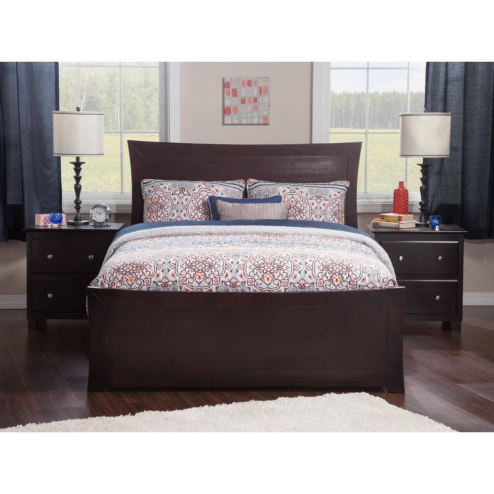 Metro Queen Size Bed with Matching Footboard & Charging Station in Espresso