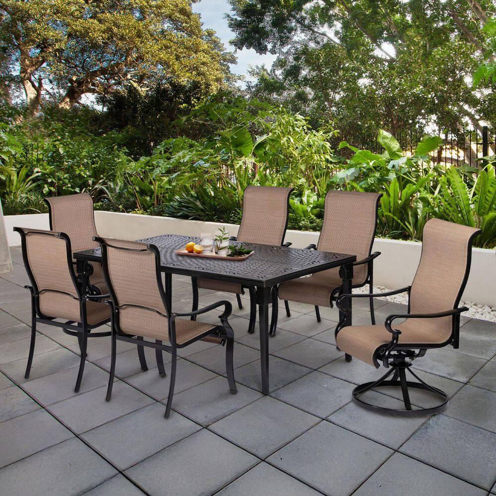 Hanover Brigantine Juego de Comedor Moderno para Exteriores de 7 Piezas / 4 Sillas con Cabestrillo, 2 Balancines Giratorios / Mesa con Tapa de 40'' x 70'' / Clima, Xido, Resistente a UV / Bronceado / BRIGDN7PCSW-2