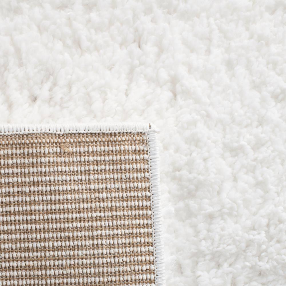 SAFAVIEH August Carlene Solid Plush Shag Area Rug, White, 4' x 6'
