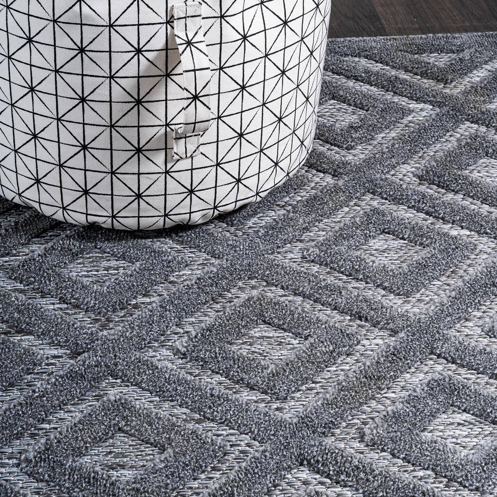 5' Round Portmany Neutral Diamond Trellis Indoor/Outdoor Area Rug, Dark Gray - JONATHAN Y
