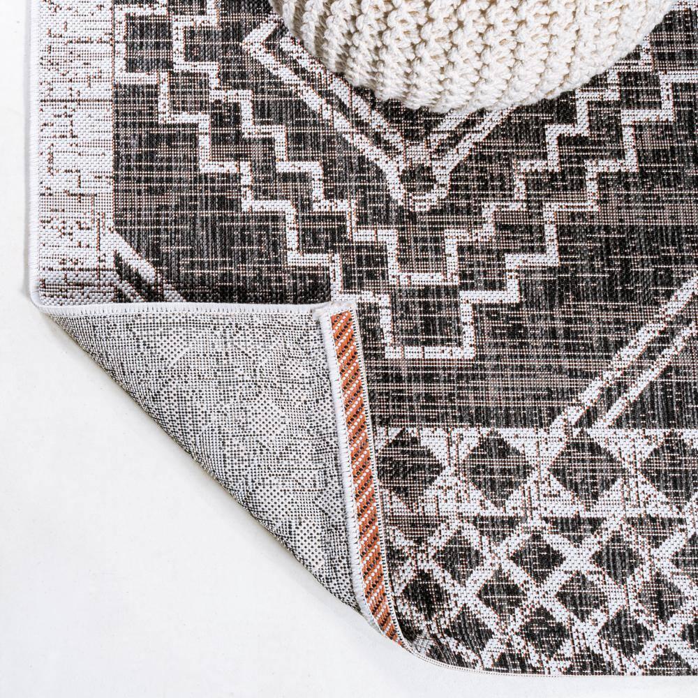 4'x6' Marokko Diamond  Medallion Indoor/Outdoor Area Rug, Black/Ivory - JONATHAN Y
