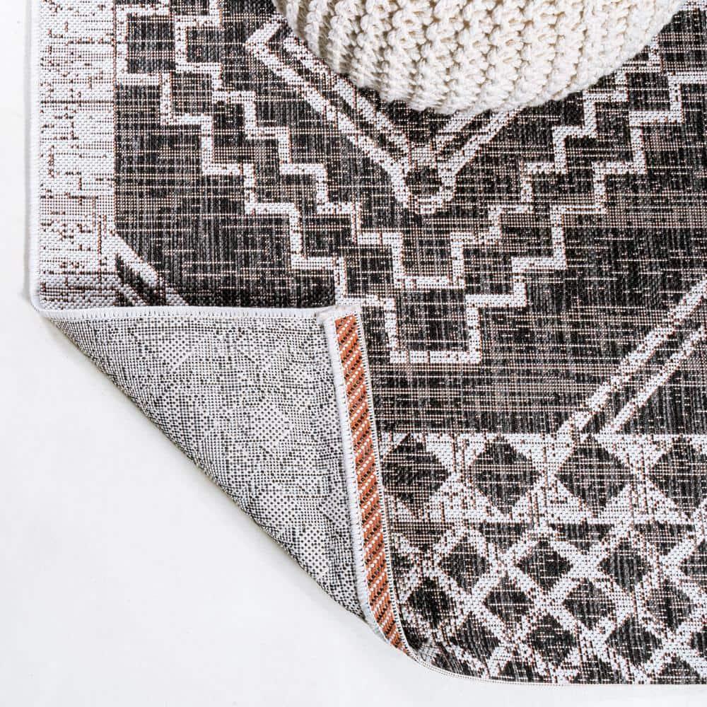 5'x8' Marokko Diamond  Medallion Indoor/Outdoor Area Rug, Black/Ivory - JONATHAN Y
