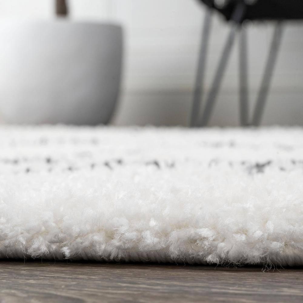 5'x8' Cami Moroccan Style Diamond Shag Area Rug, White - JONATHAN Y