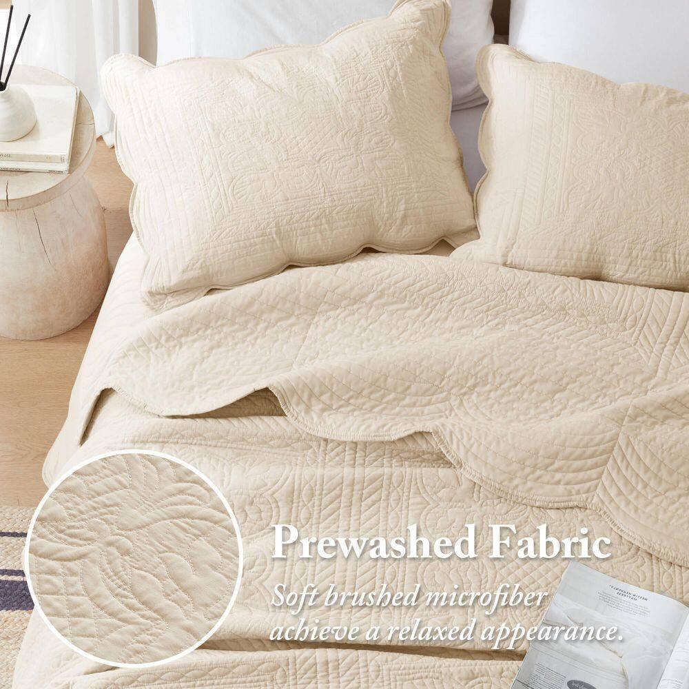 Tuscany Scalloped Edge Quilt Set