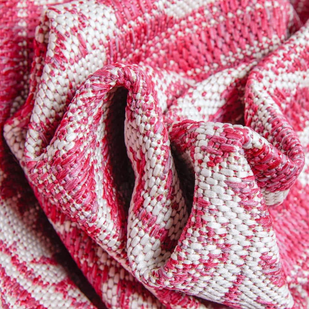 Lia Delphi Persian Oriental Fuchsia Indoor/Outdoor Area Rug