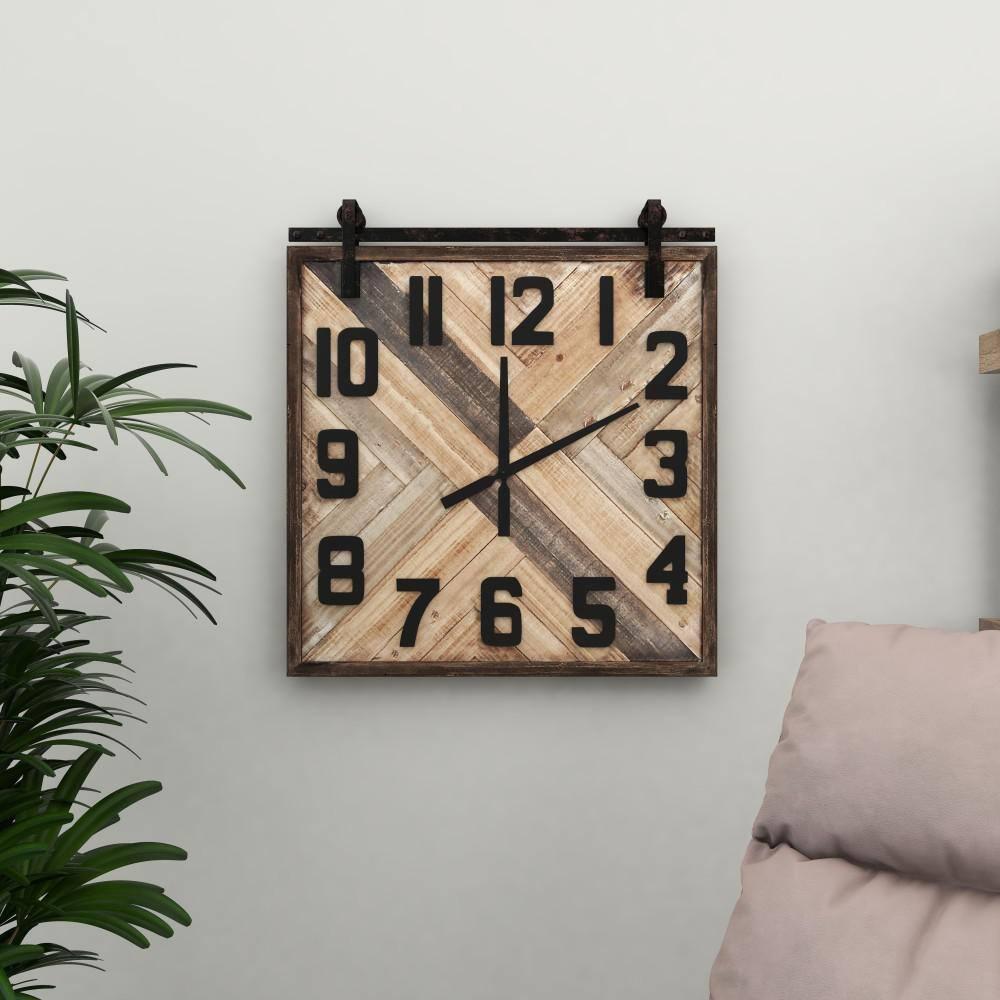 DecMode Reloj de Pared Industrial Esculpido en Madera con Patrón de Tejido y Acabado Marrón, 24"Ancho x 27"Alto
