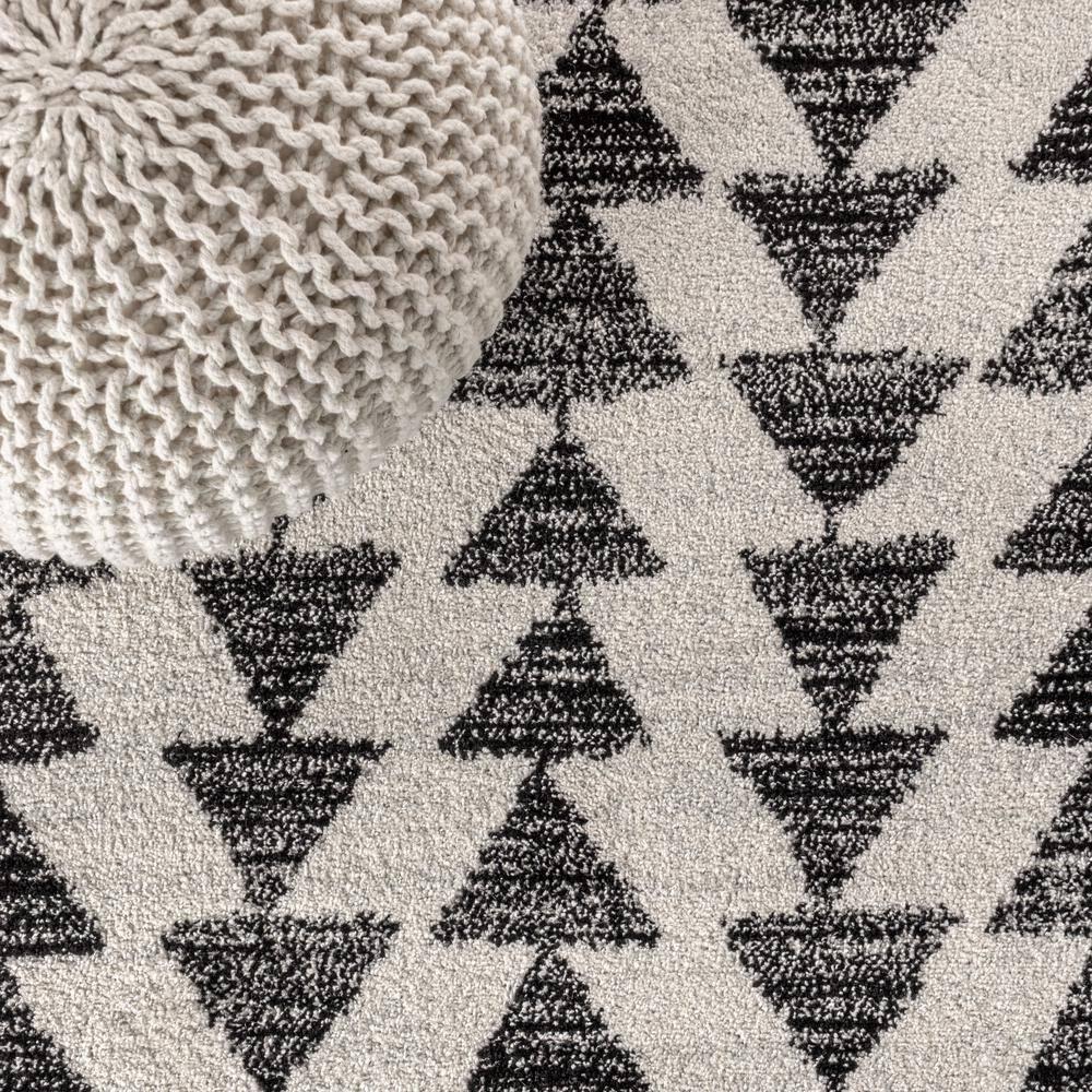5'x8' Aisha Moroccan Triangle Geometric  Area Rug, Cream/Black - JONATHAN Y