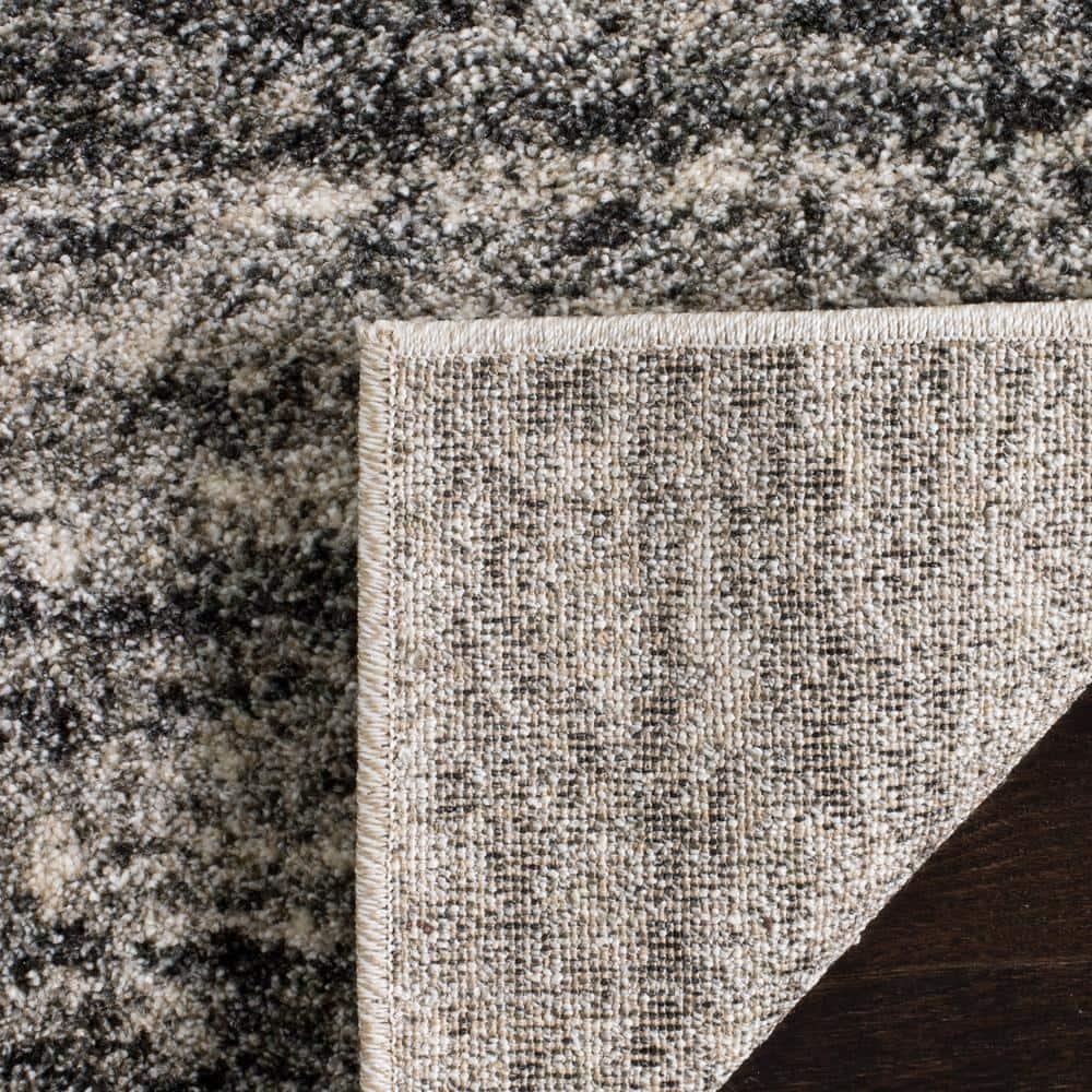 Retro RET2133 Power Loomed Indoor Accent Rug - 4'x6' - Ivory/Grey - Safavieh