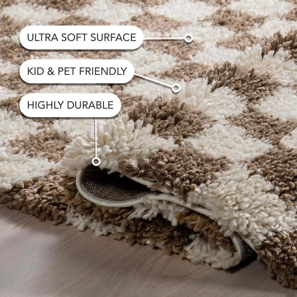 Nuloom Adelaide Checkered 2x8 Runner Shag Indoor Area Rug for Living Room Bedroom Dining Room Nursery Entryway Hallway, Beige/Brown
