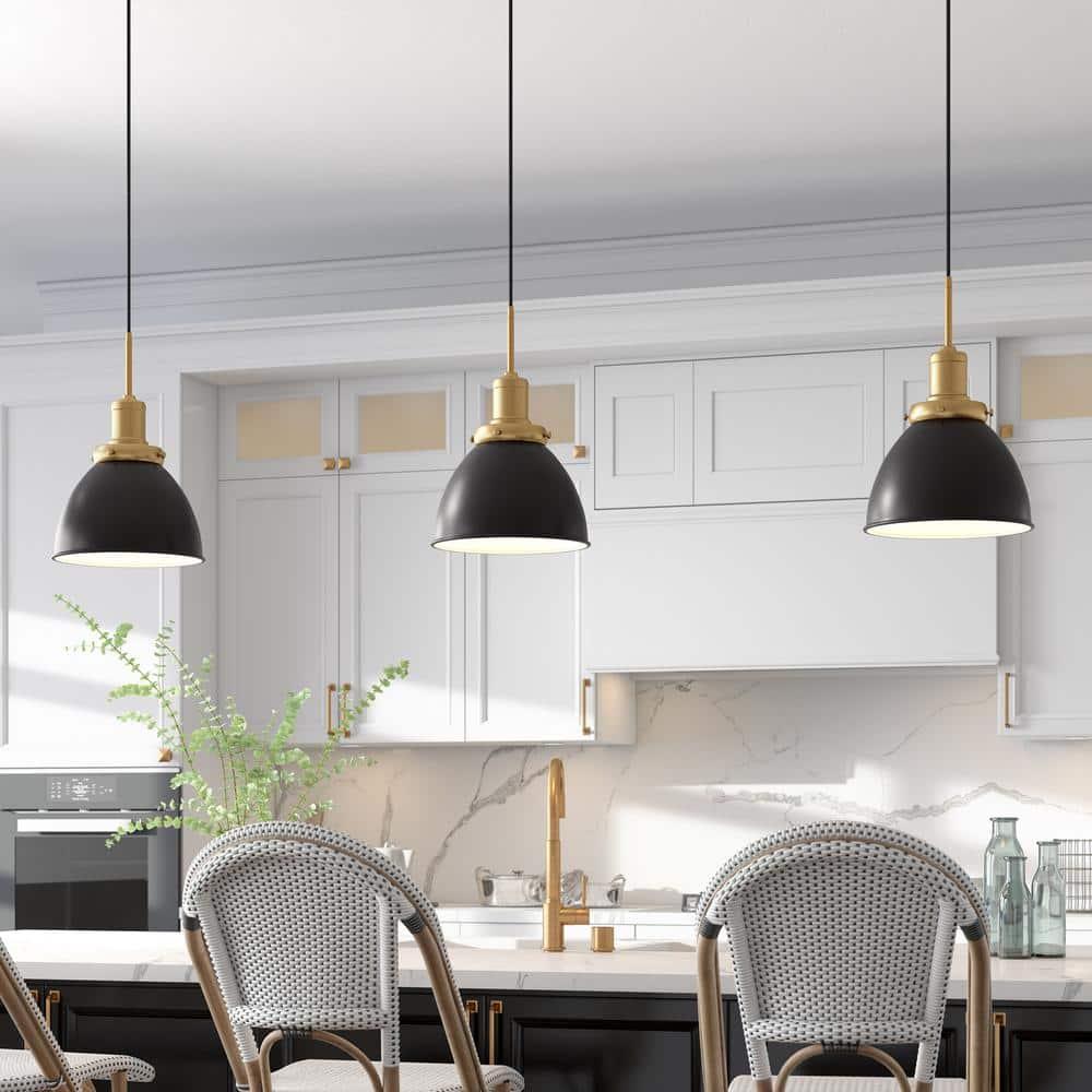 Evelyn&Zoe 12" Black/Brass Metal Pendant