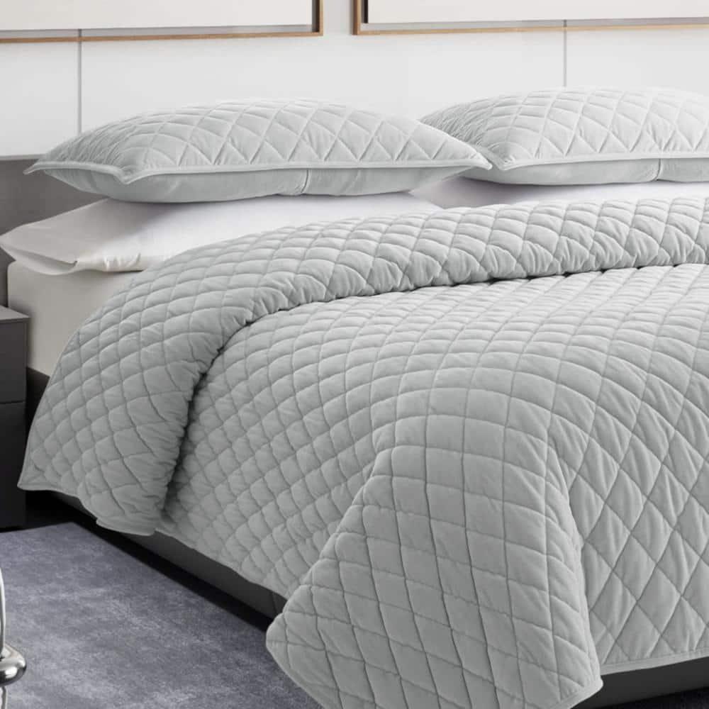 Vera Wang Waffle Stripe Vera Wang Diamond Velvet Quilt Set