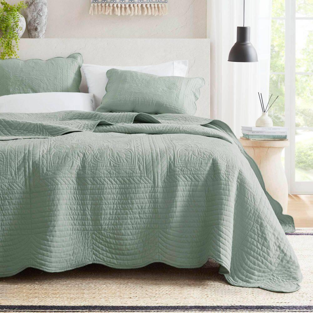 Tuscany Scalloped Edge Quilt Set