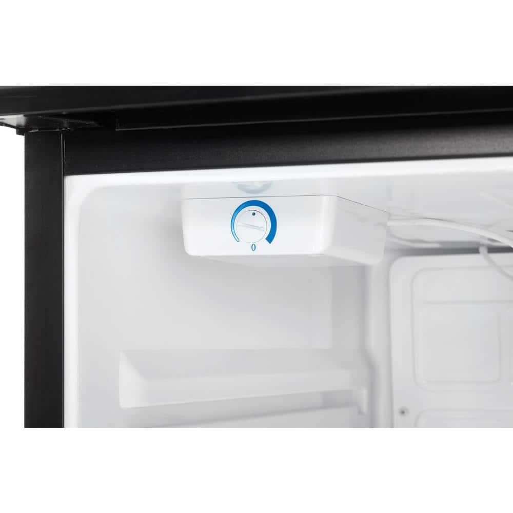 Danby Danby 5.4 Cubic Feet Silver Single Tap Half Barrel (Full Size) Freestanding Kegerator with Adjustable Temperature