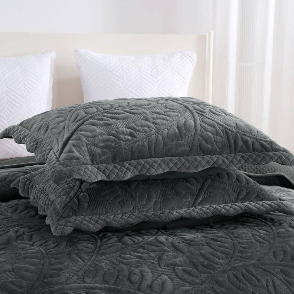 MarCielo Marcielo Oversized Embroidered Velvet Quilt Set With 2 Pillow Shams