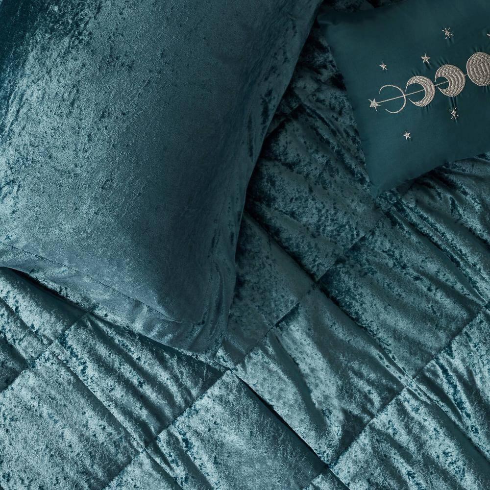 Intelligent Design King/Cal King Size Comforter Sets, 4-Piece Velvet Bedding Set for All Seasons, Teal Comforter Bed Set with Decor Pillow