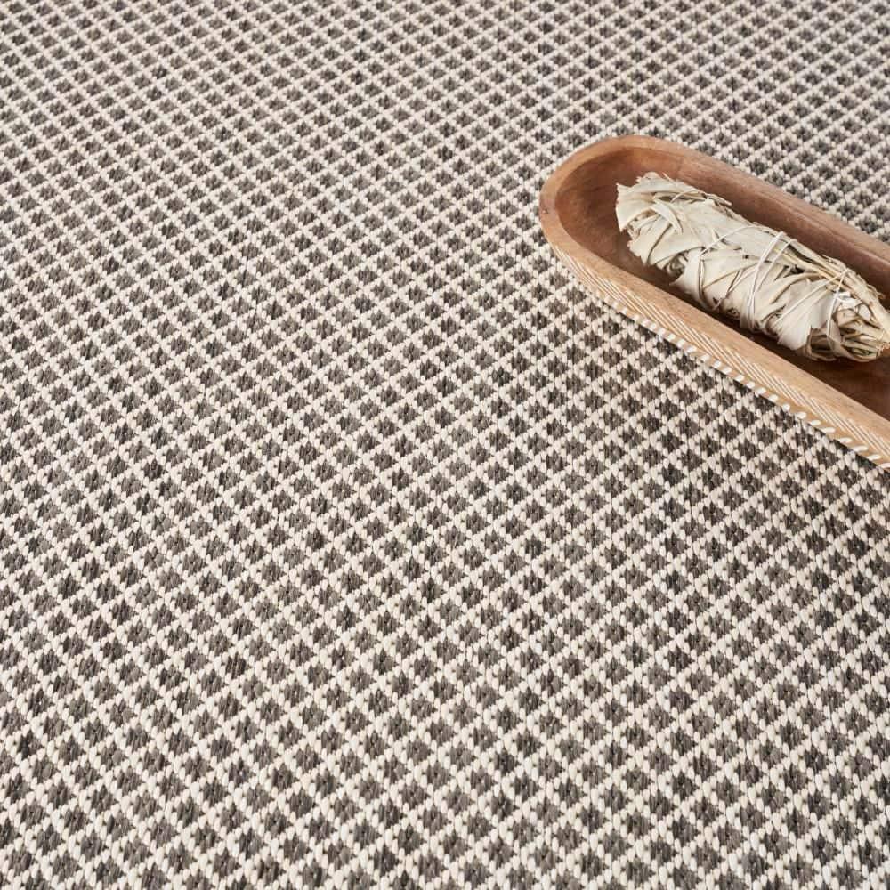 Nourison 4' x 4' Courtyard Modern Easy Care Flatweave Indoor Outdoor Round Rug Ivory/Charcoal