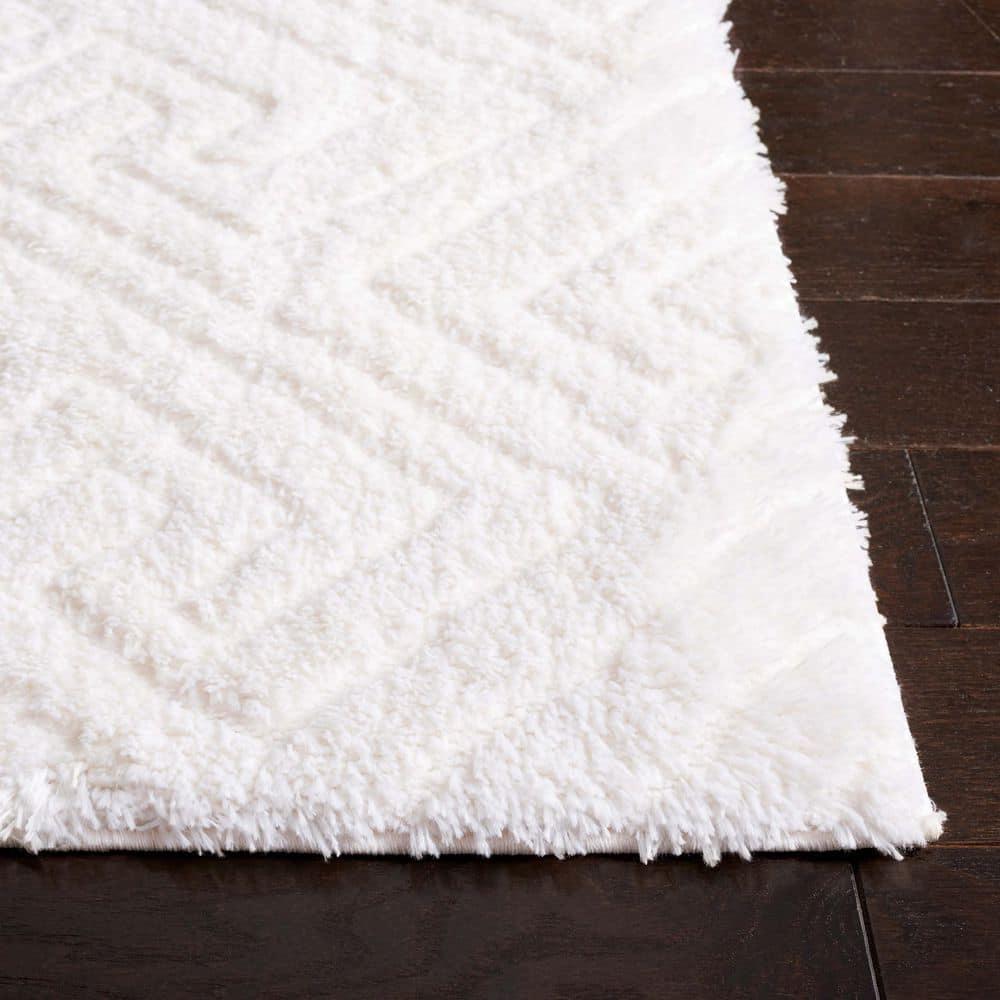 Tahoe Shag THO652 Power Loomed Indoor Area Rug - White - 4'x6' - Safavieh