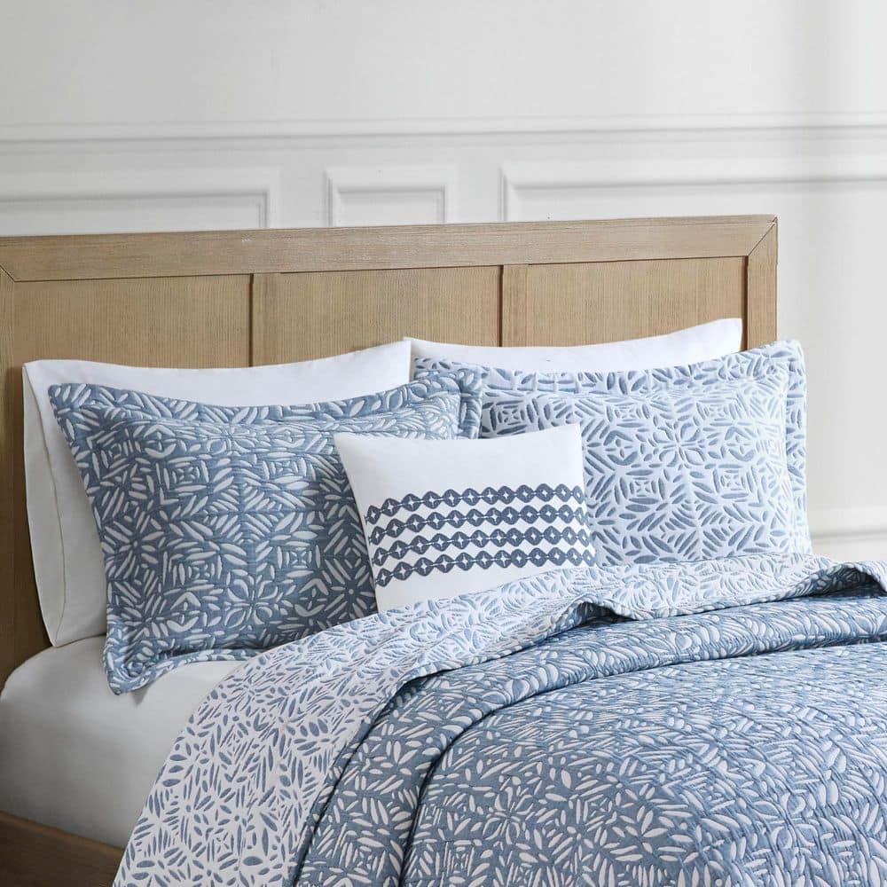 Madison Park Signature Madison Park Signature Harmony Oversized Reversible Matelasse Quilt Set with Throw Pillow