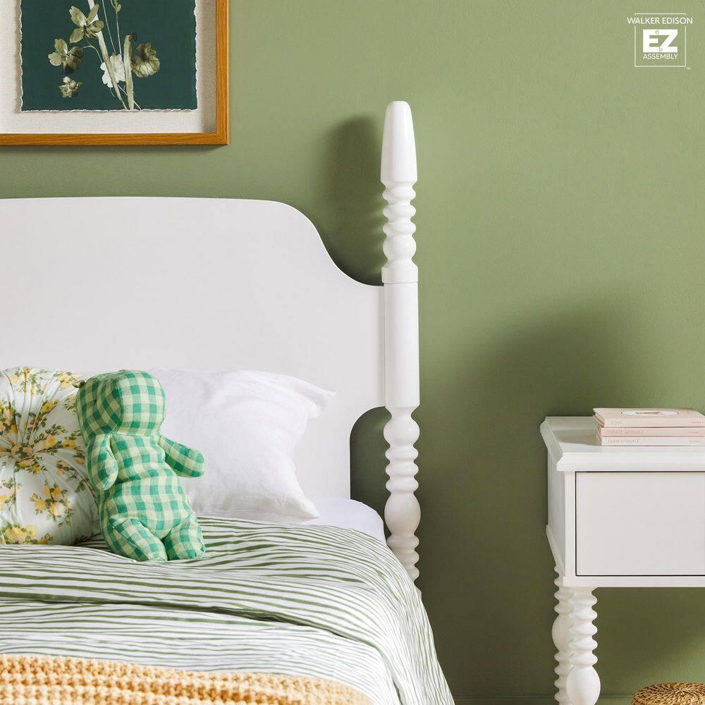 Vivienne Traditional Easy Assembly Solid Wood Twin Spindle Bed