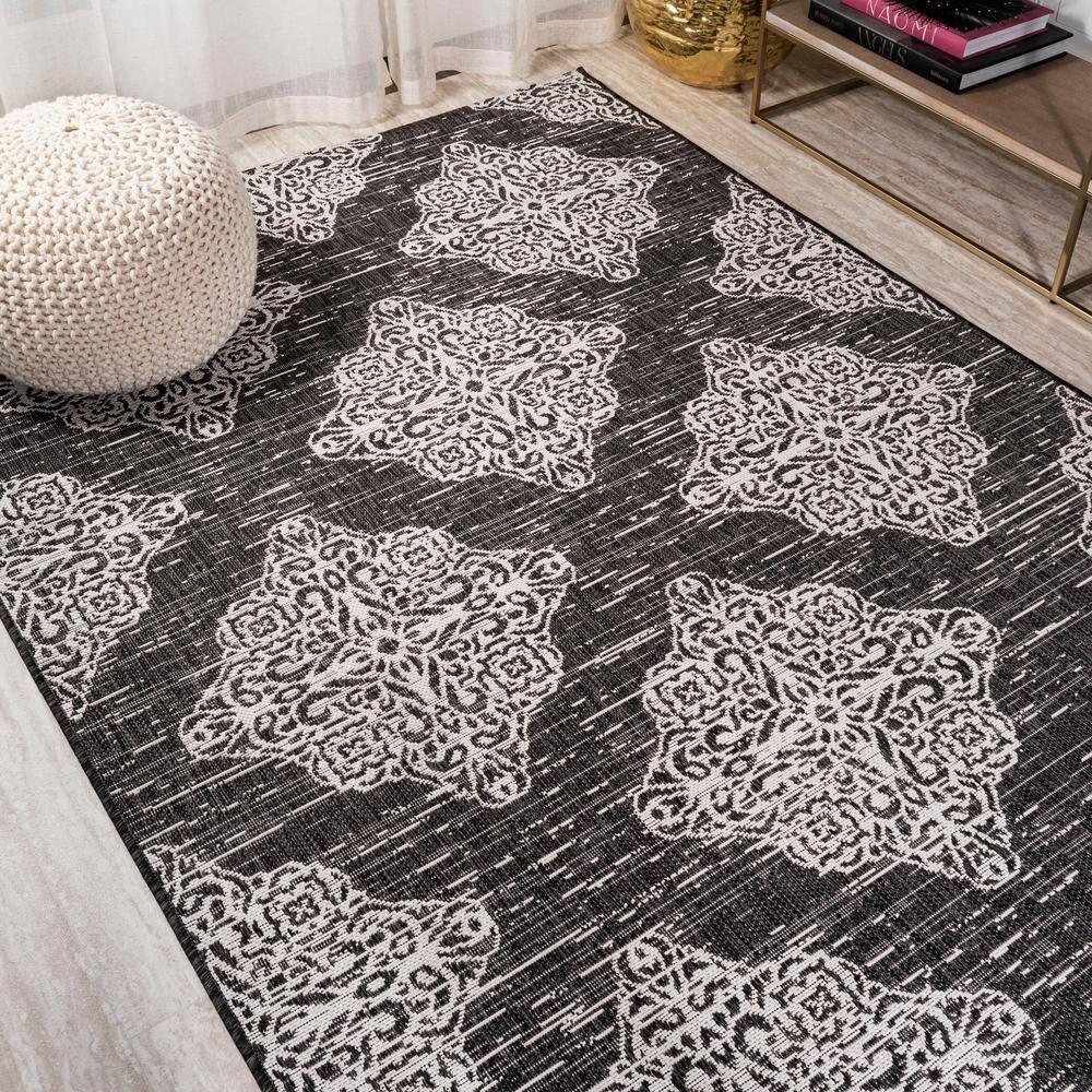 8'x10' Tuscany Ornate Medallions Indoor/Outdoor Area Rug, Black/Ivory - JONATHAN Y