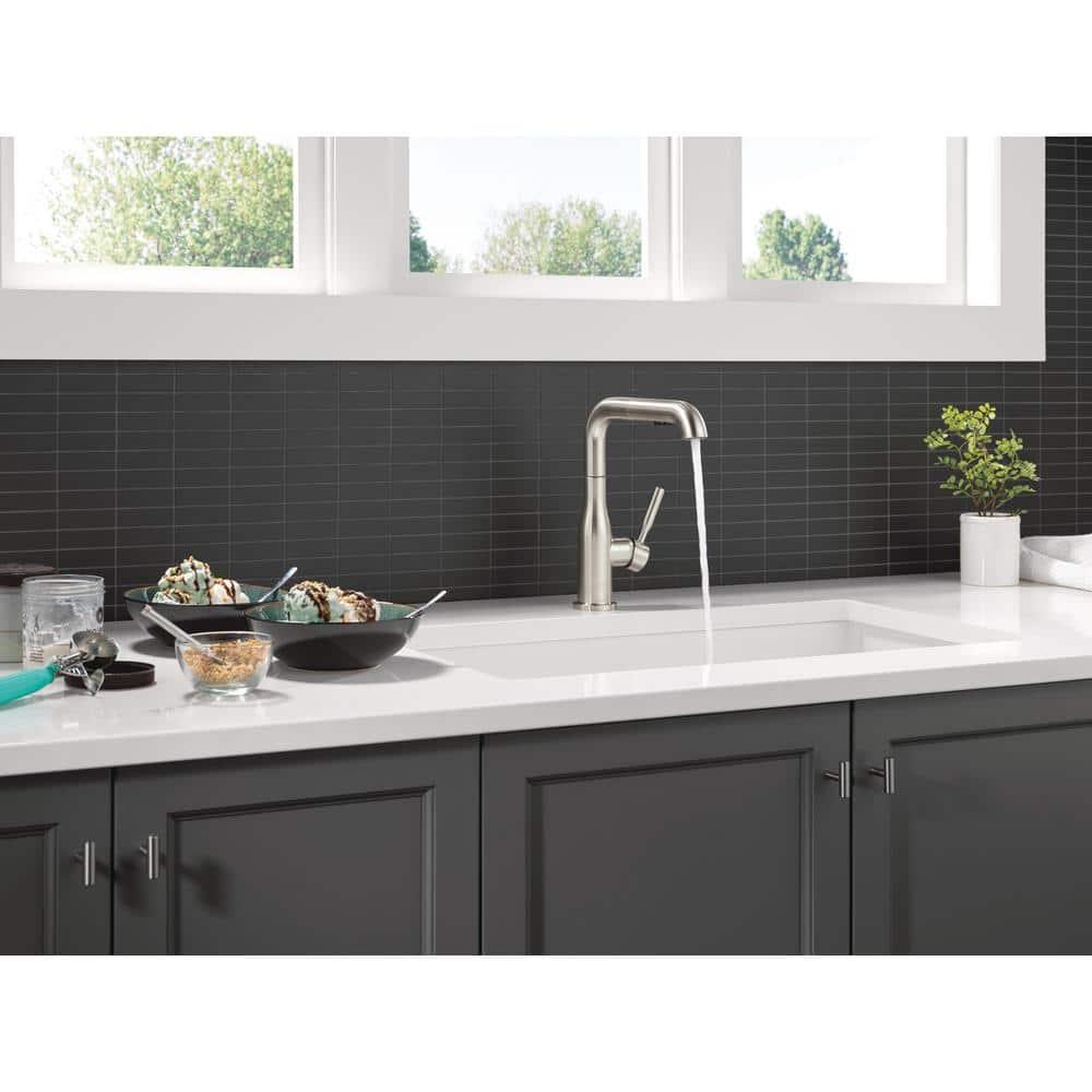 Almari Pull-Out Sprayer Kitchen Faucet, Single Handle Kitchen Sink Faucet