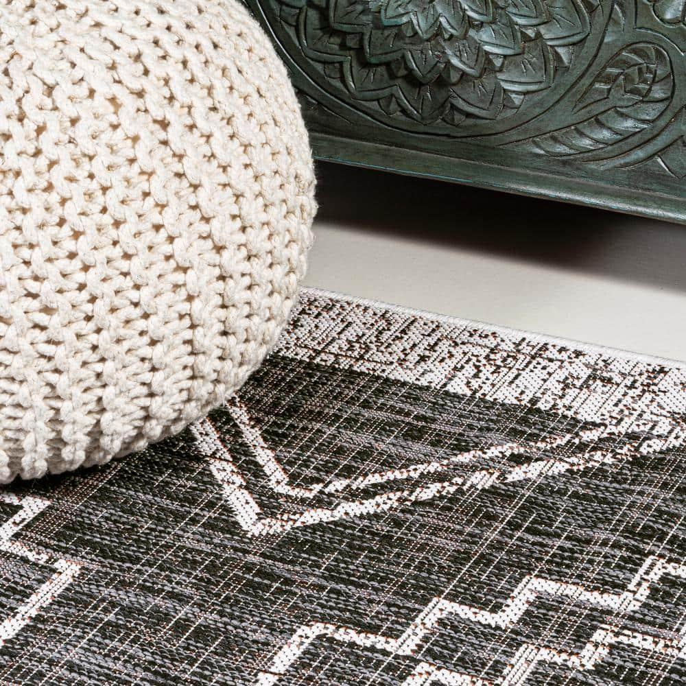 5'x8' Marokko Diamond  Medallion Indoor/Outdoor Area Rug, Black/Ivory - JONATHAN Y